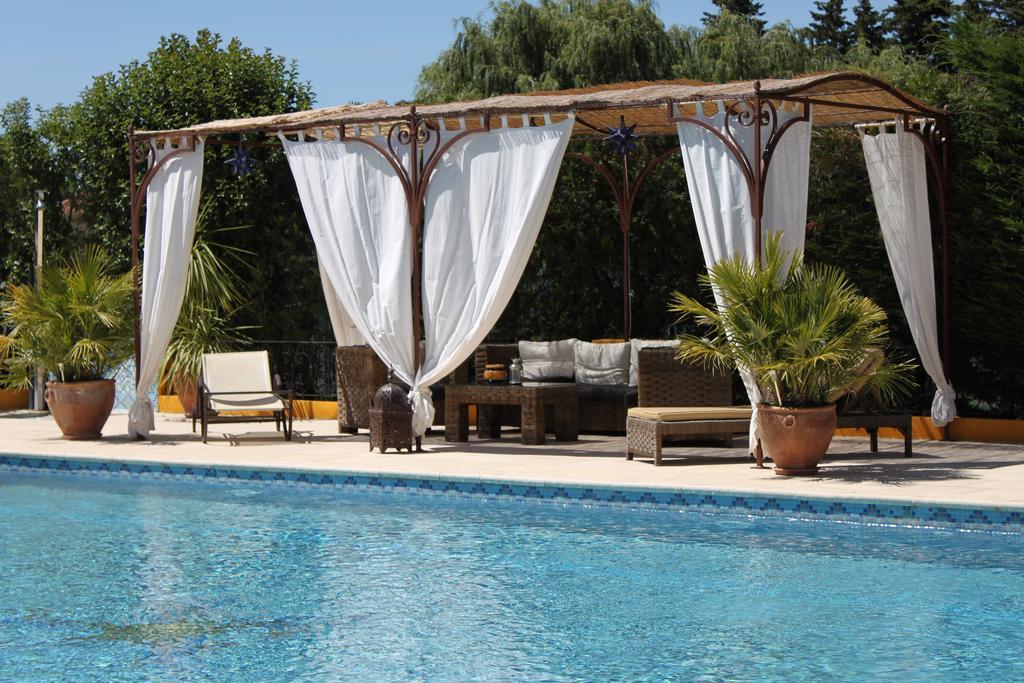 Gites Maisons De Vacances Domaine La Chamade Carpentras Ruang foto
